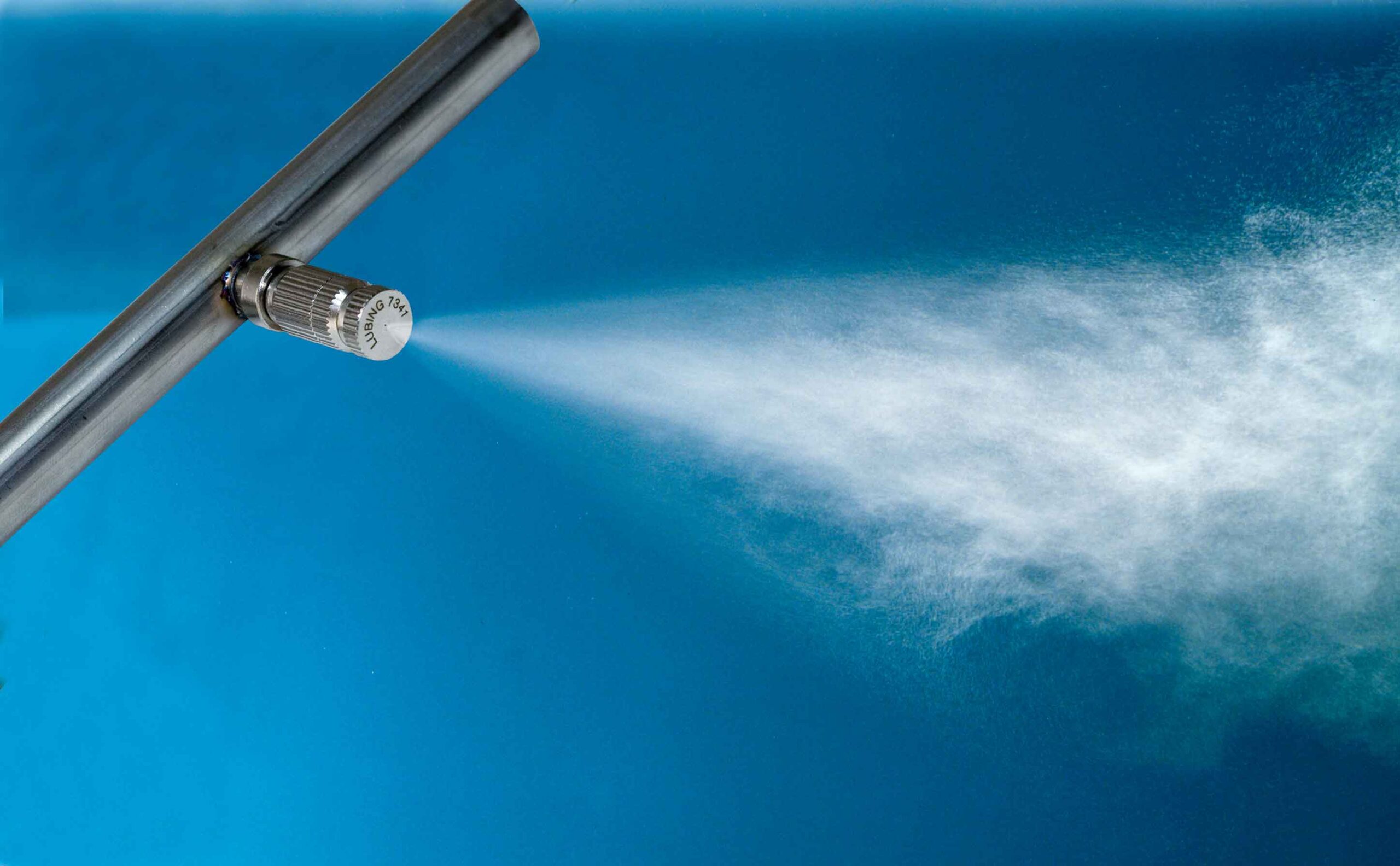 With a pressure of 70 bar, the nozzle of the Top-Climate-System atomizes the water so finely that evaporative cooling occurs immediately.